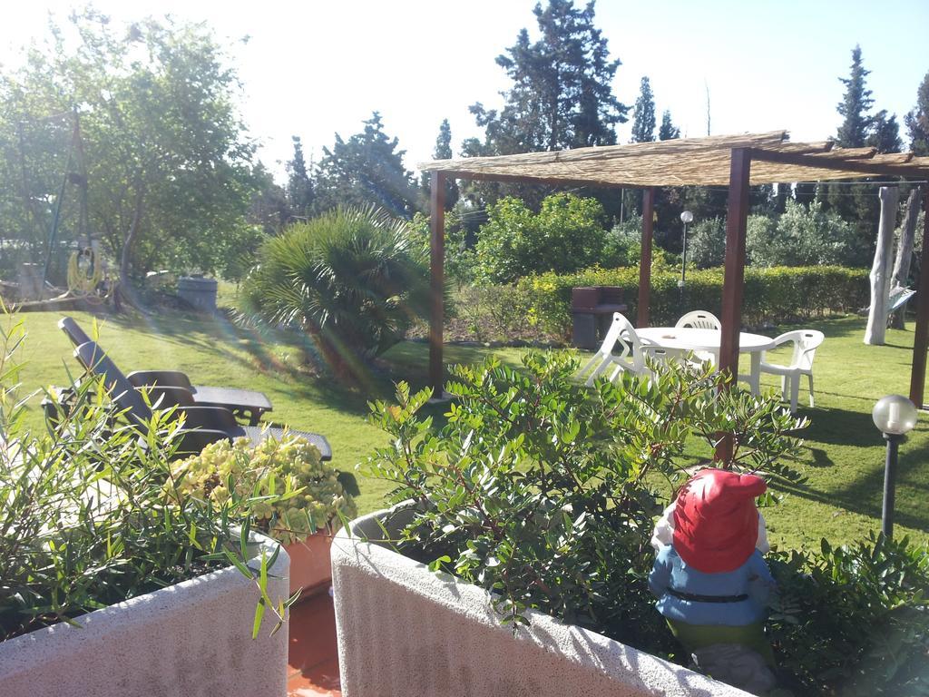 Al Sole Di Pula Bed & Breakfast エクステリア 写真