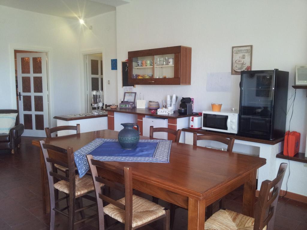 Al Sole Di Pula Bed & Breakfast エクステリア 写真