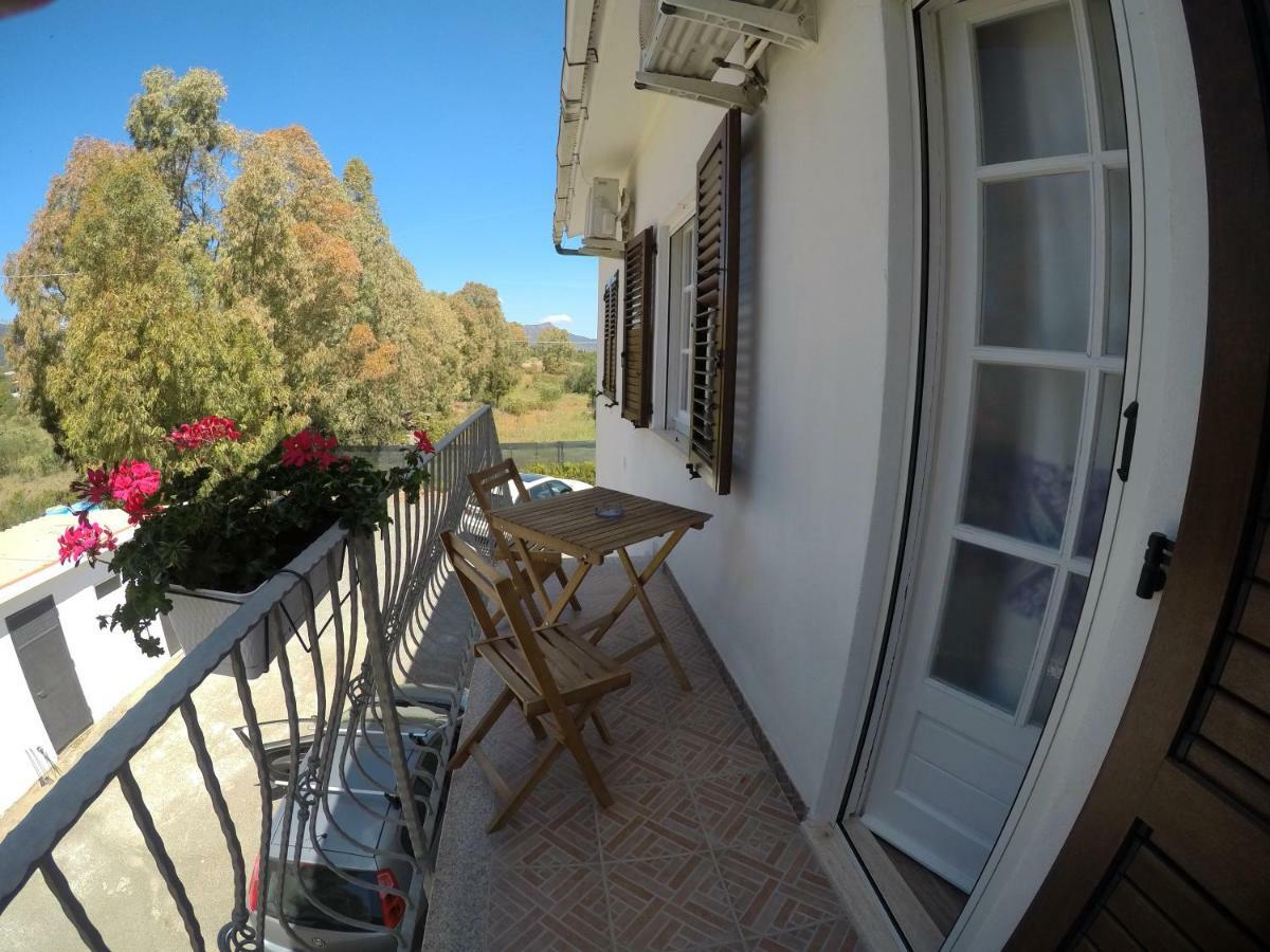 Al Sole Di Pula Bed & Breakfast エクステリア 写真