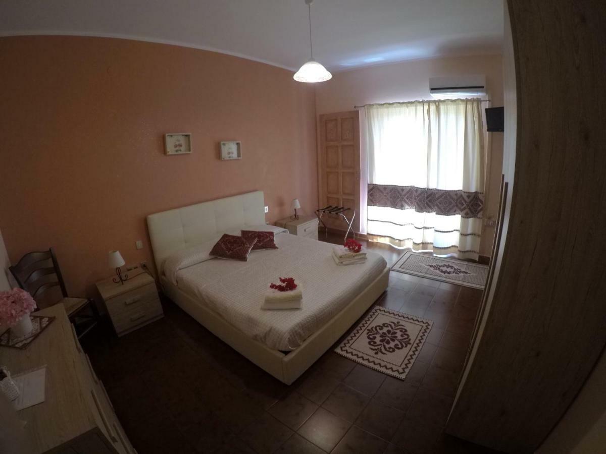 Al Sole Di Pula Bed & Breakfast エクステリア 写真
