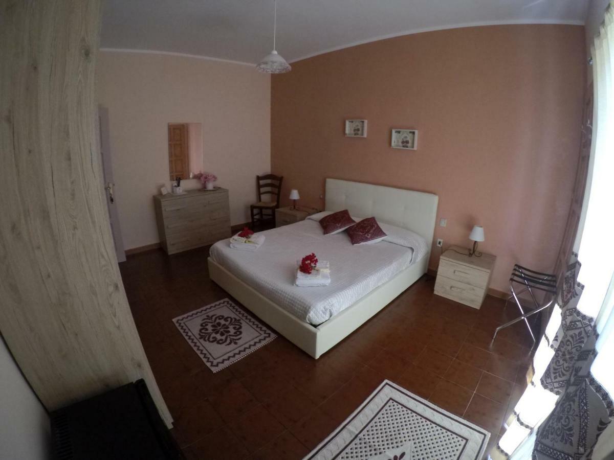 Al Sole Di Pula Bed & Breakfast エクステリア 写真