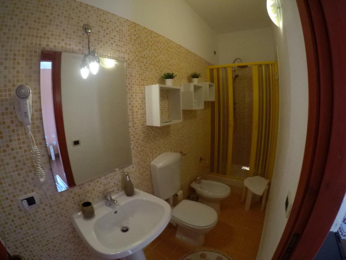 Al Sole Di Pula Bed & Breakfast エクステリア 写真