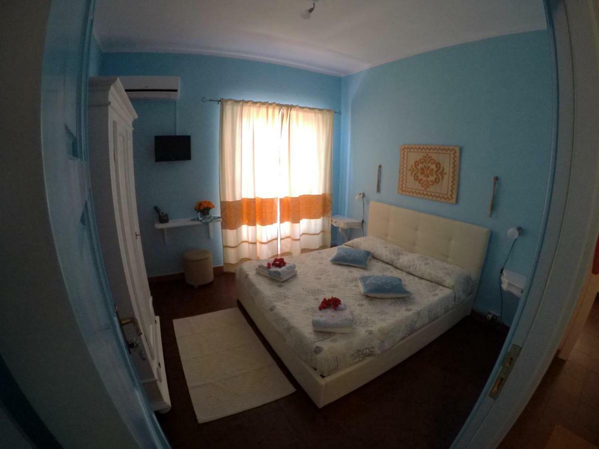 Al Sole Di Pula Bed & Breakfast エクステリア 写真